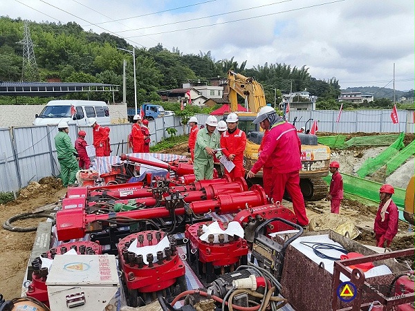 8梅州项目。设备验收及粘贴设备入场检查合格标签