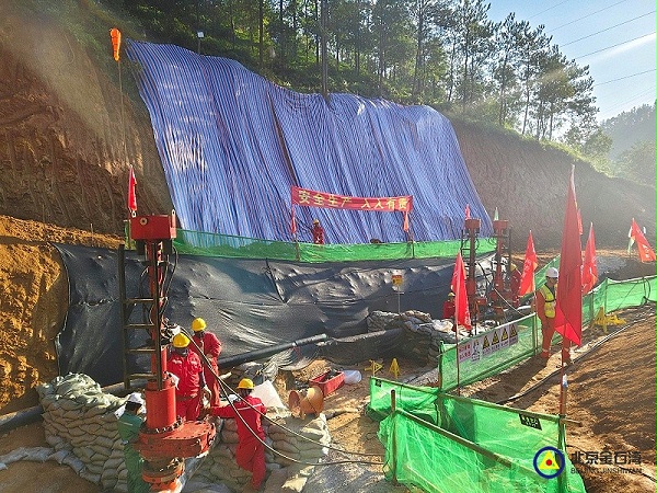 34梅州项目2号点平衡孔开孔完成，管道压力2.3MPa，两处封堵孔，一处囊孔开始开孔。