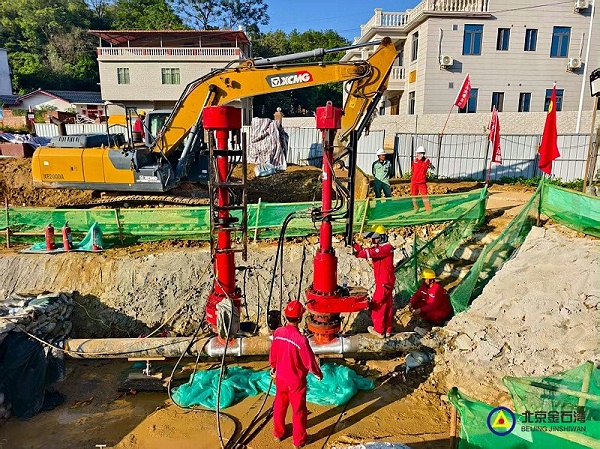 36梅州项目一号点，平衡孔开孔完成一处，管线压力2.4MPa，两处封堵孔开始开孔