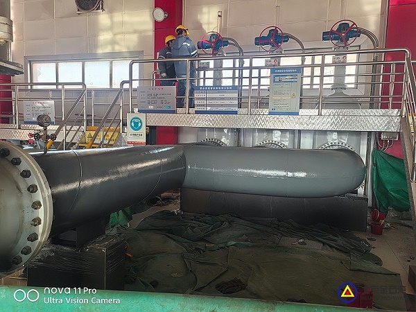 12曹妃甸镶瓷砖完成，管线打磨后第一遍底漆完成。