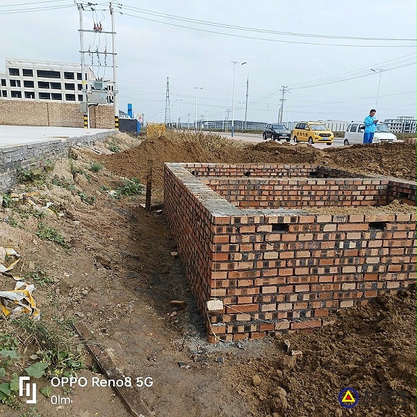 6盐山安装项目开始砌燃气底座。