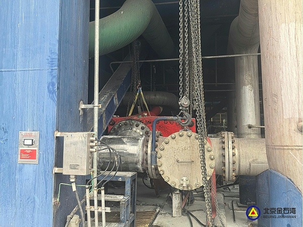 1炼油部联九车间559项目C泵开孔机安装完成开始开孔。 (2)