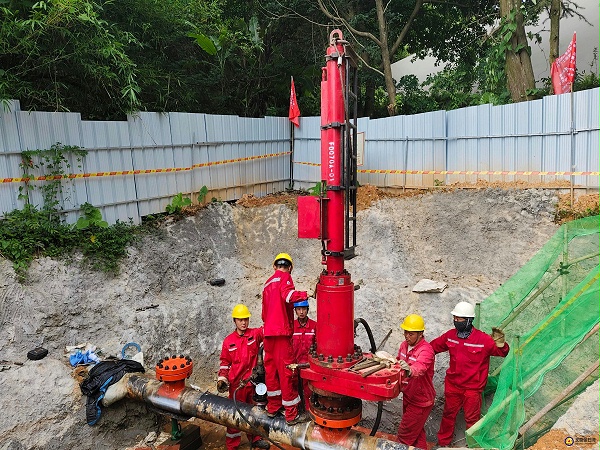 95上游甲方塞清管球，下游下隔离囊