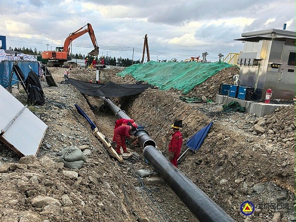 23DN300放空管埋地部分防腐完成，水泥基础加垫板，D500出站管道组对焊接。