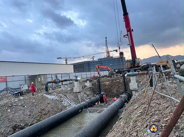 31舟山安装项目1016焊接球阀下沟，组队焊接